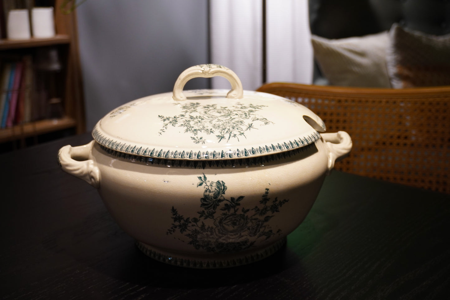 售完【Terre de fer】歐洲百年餐盤 玫瑰花園大湯盅